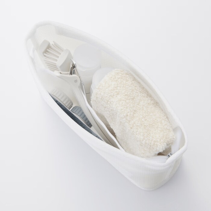 温泉やプールなどで濡れたものをそのまま入れても安心