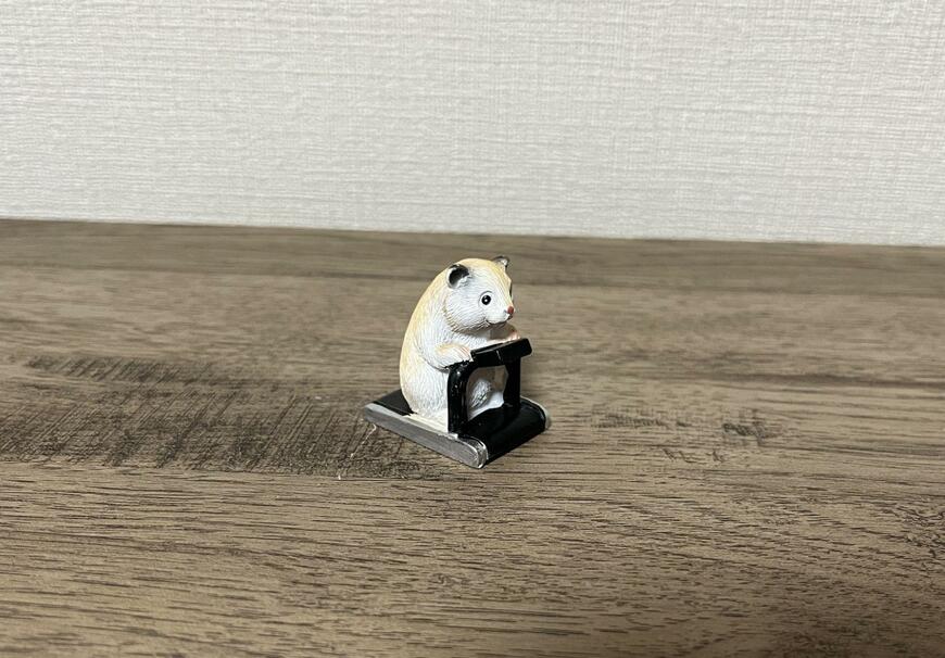 筆者撮影（ダイソー、レジン置物（ネコ、ハムスター））