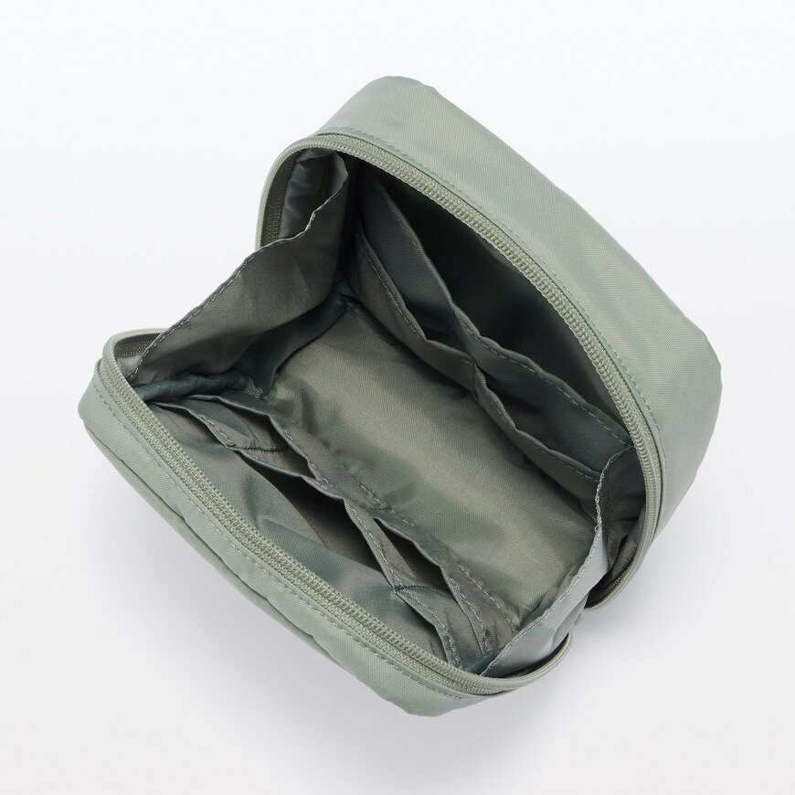 出所：無印良品公式　ナイロンメイクポーチ