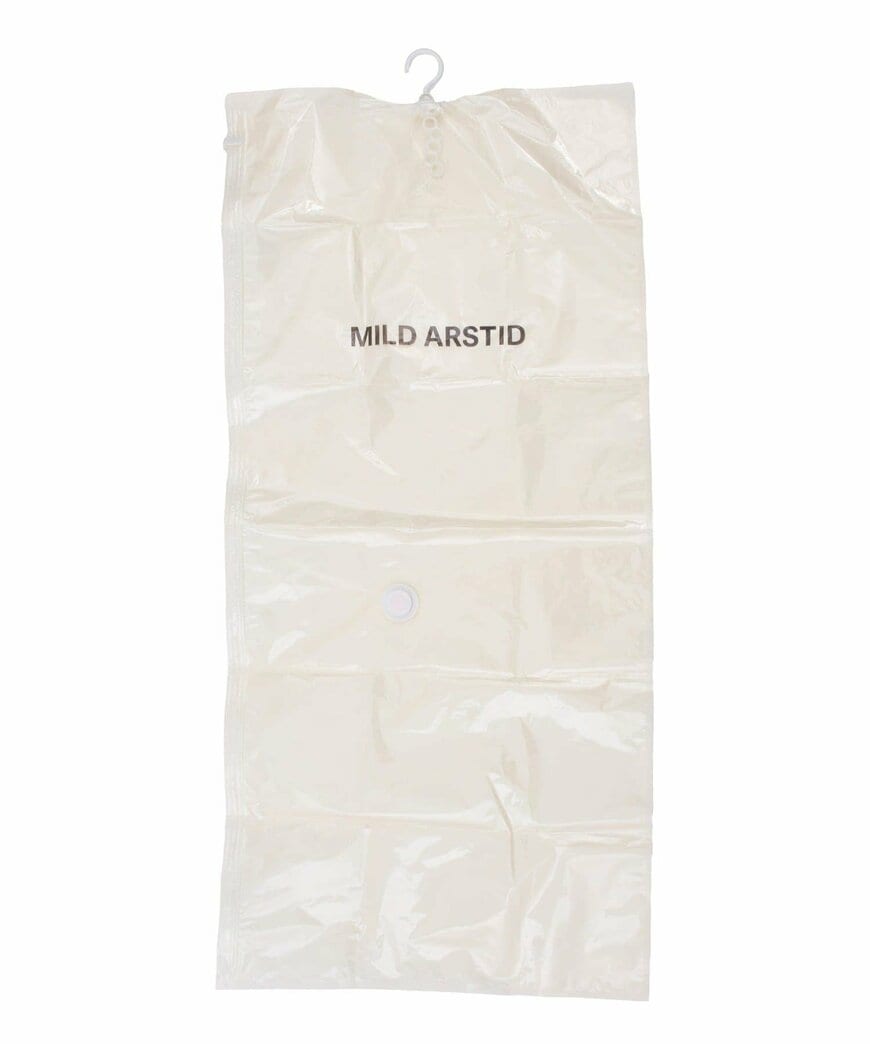 出所：パルグループ公式ファッション通販サイト 3COINS 衣類圧縮袋