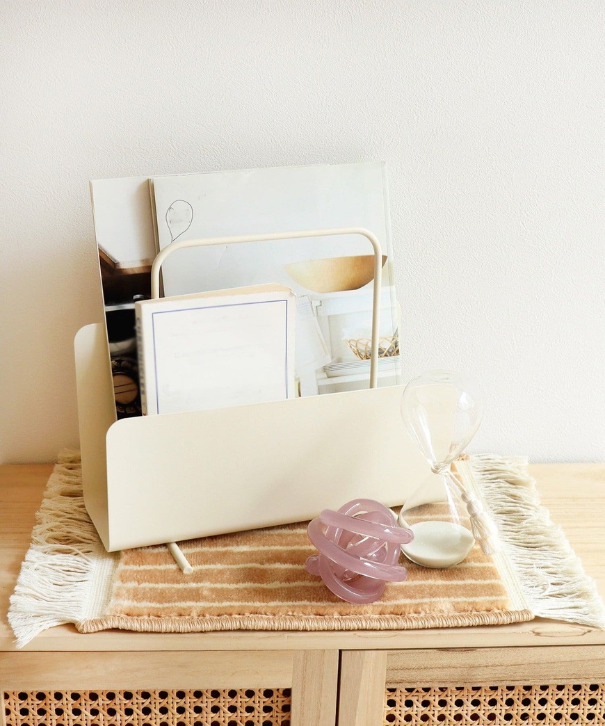 出所：3COINS公式　ブックスタンド