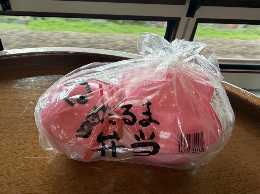 新潟県で購入した駅弁に思わず目を奪われる！表情を変えられる容器に「困り顔がかわいい」「懐かしいですね」