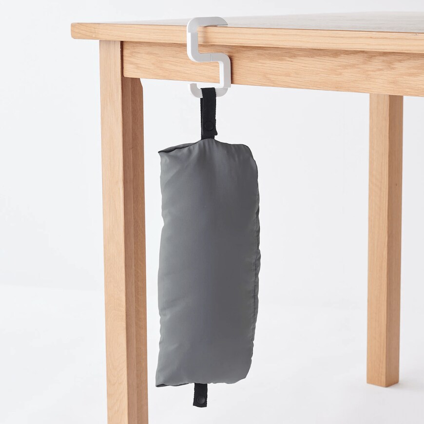 出所：無印良品ネットストア ひざ掛けにもなるピロー