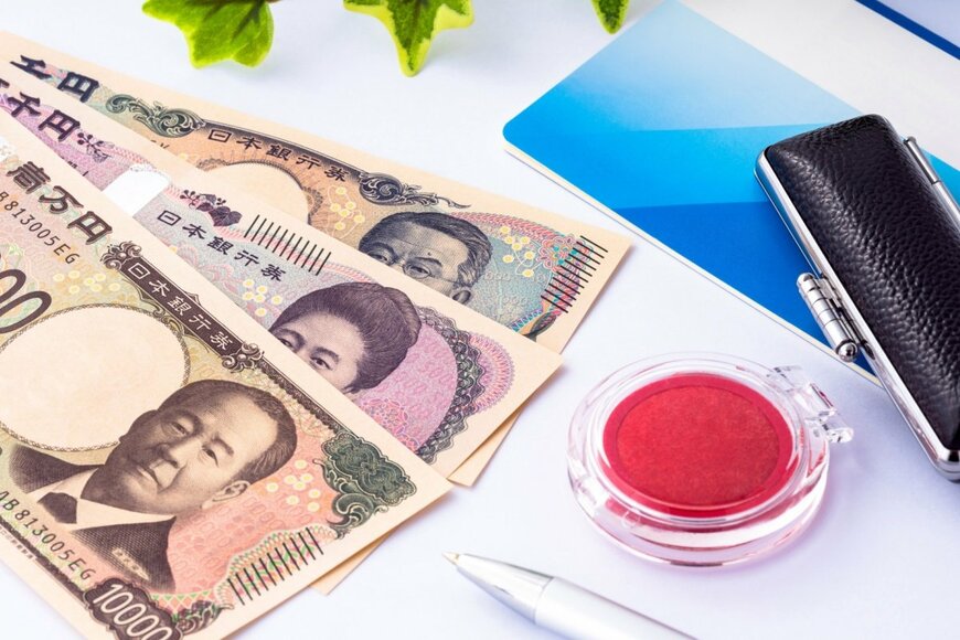 お札と通帳と印鑑の写真