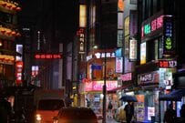 「めっちゃ便利！」韓国で見かけた歩道用の補助信号→パッと視界に入って景観にもマッチした斬新なデザインに注目