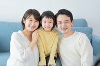 生命保険料控除、1年限定の拡充「子育て世帯、2026年分の控除額が最大6万円に」税負担が軽くなるしくみを解説