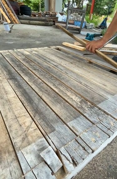 変身前の木製パレット