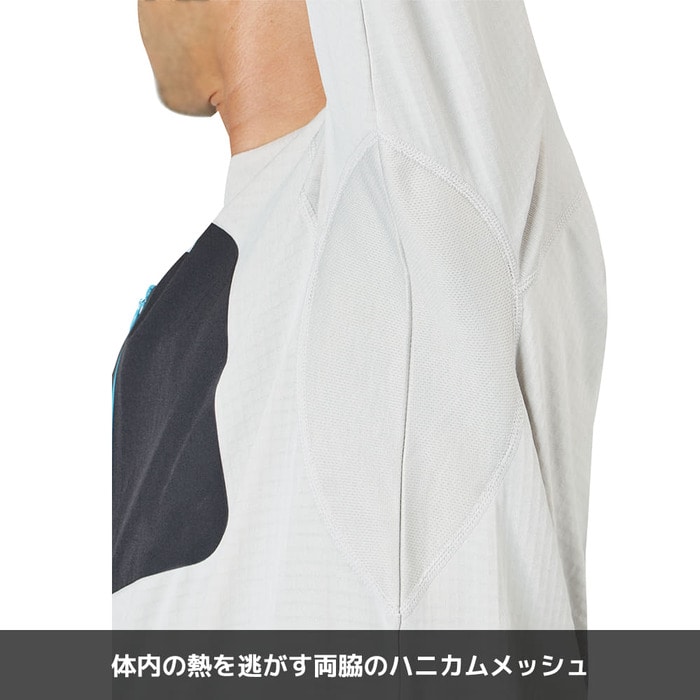 ハーフジップ仕様のトレッキングアイテム