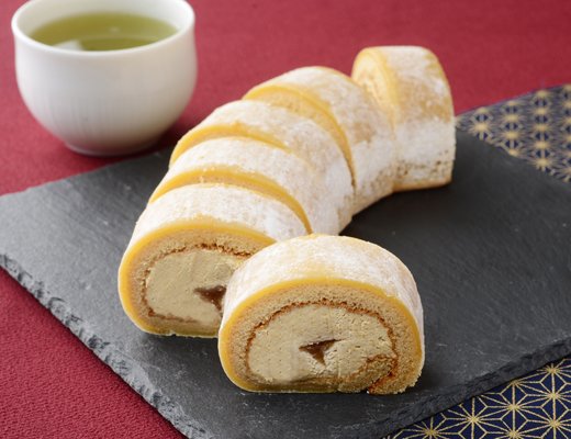 ローソンの新商品：Uchi Café×桔梗屋　お餅で巻いたもち食感ロール(きなこ＆黒蜜)