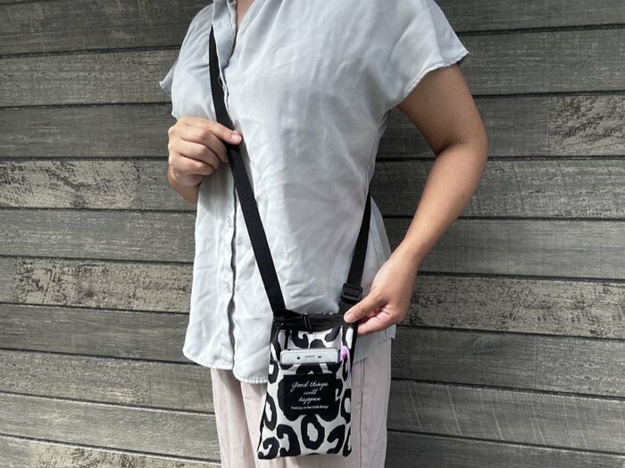 身長160cmの女性で肩から腰までの長さになりました