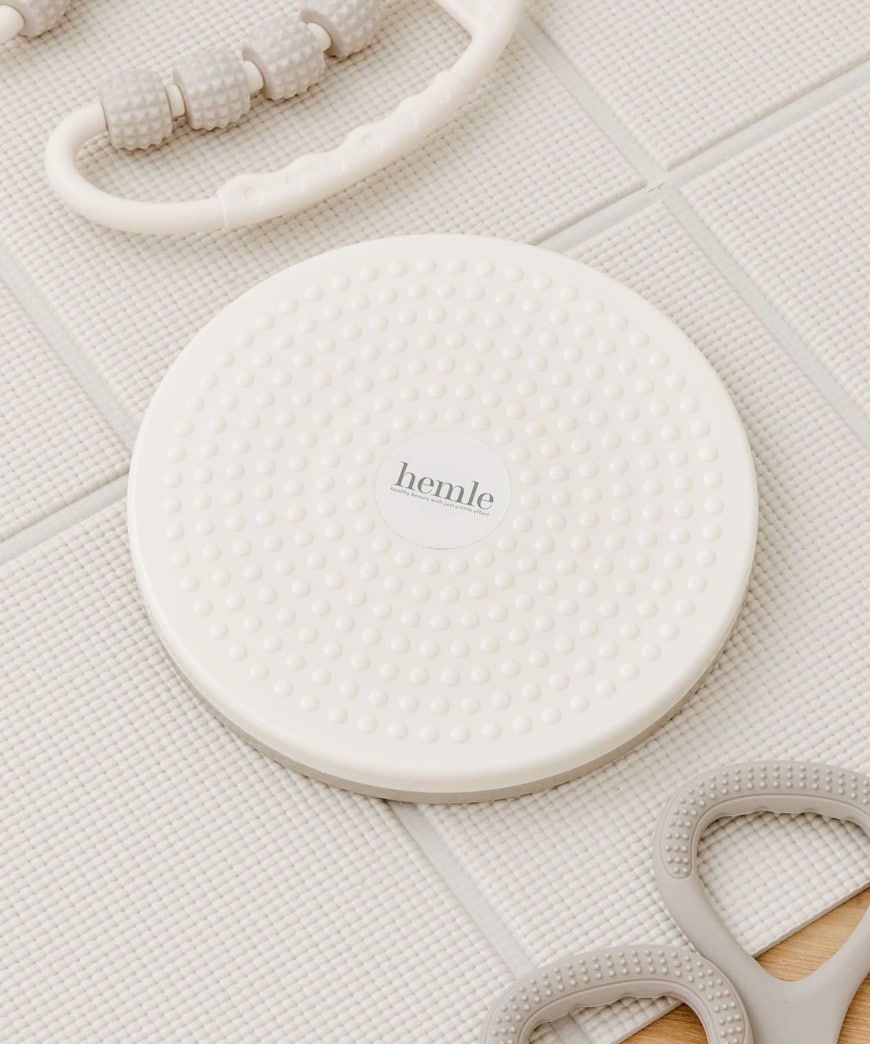 出所：パルグループ公式ファッション通販サイト 3COINS 《WEB限定商品》ツイストボード／hemle