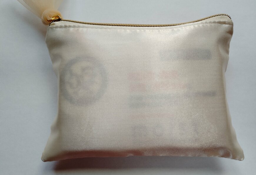 筆者撮影（セリア、サテン ポケティポーチ チュール付）