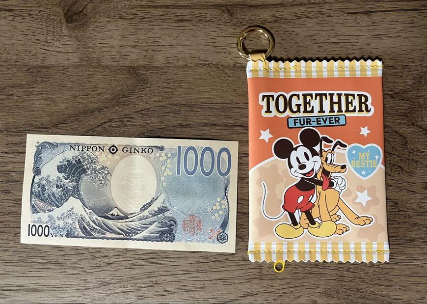ダイソー、お菓子風ポーチ、キーリング付(ミッキー&フレンズ)写真