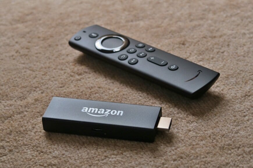 Fire TV Stickとリモコン