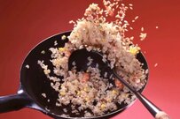 約30年前に撮影された躍動感あふれる「チャーハン」　驚きの撮影方法に「これぞプロの仕事だ」