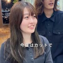 「レイヤーをガッツリ入れたい」セミロング女性が…→ふんわり華やかなスタイルに！「めちゃくちゃ可愛いです」と笑顔