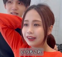 「くくったら、いつもこれ」職場での髪型に不満がある女性　レイヤーカットでくびれのあるロングヘアに「いい感じ」と笑顔