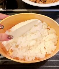 10分程度で作れる！夫に作る卵とお肉がたっぷりのった【豚玉丼弁当】が「美味しそう」と話題