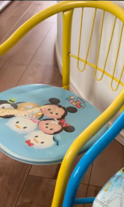 変身前のボロボロの豆イス
