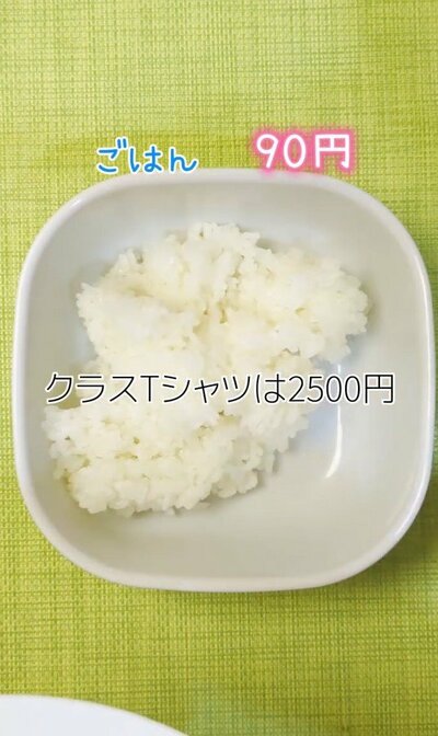 まずはご飯を詰めます