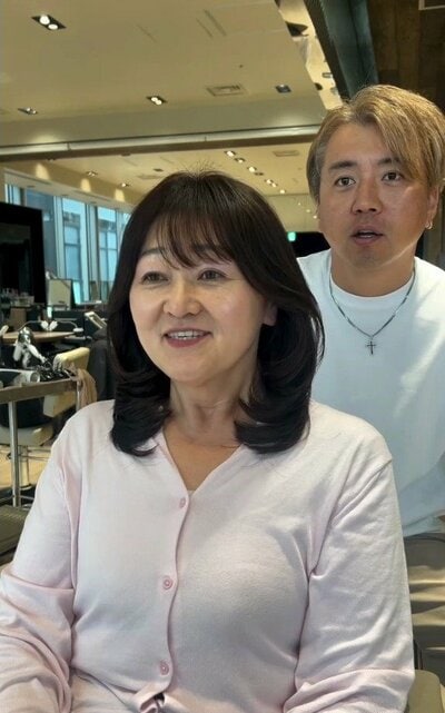 前髪と顔まわりの毛をつくった、レイヤーのあるミディアム