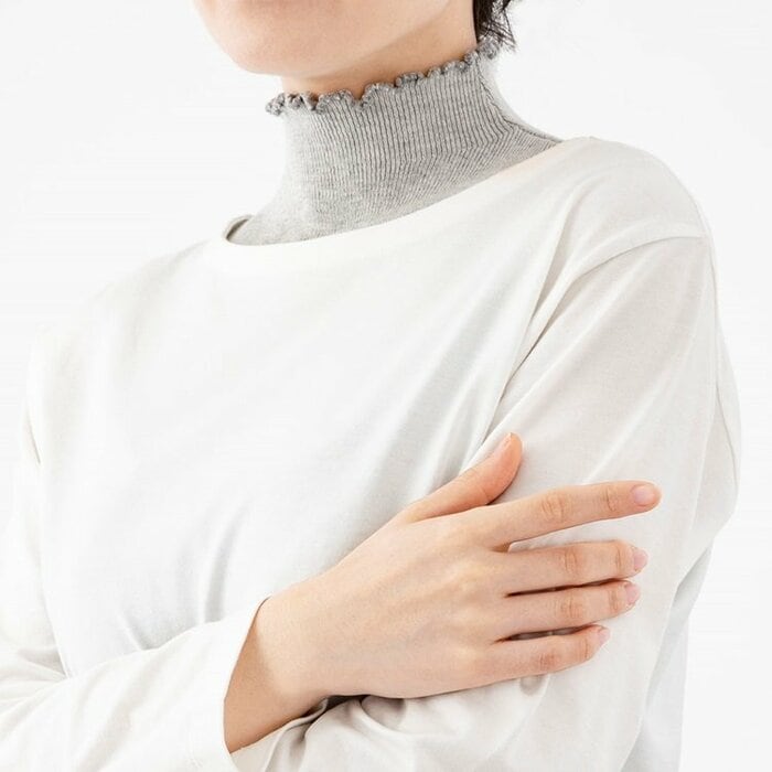 付け襟リブハイネックを加えれば、簡単におしゃれ上級者に