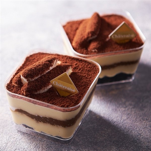 マスカルポーネチーズがなめらかなティラミスは、ビターなココアビスケットやほろ苦いコーヒーシロップがしみこんだスポンジクラムを使用