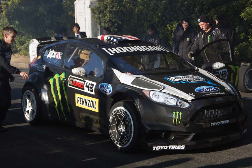 ラリークロス仕様のフォードフォーカス。爆音が会場に轟いていた