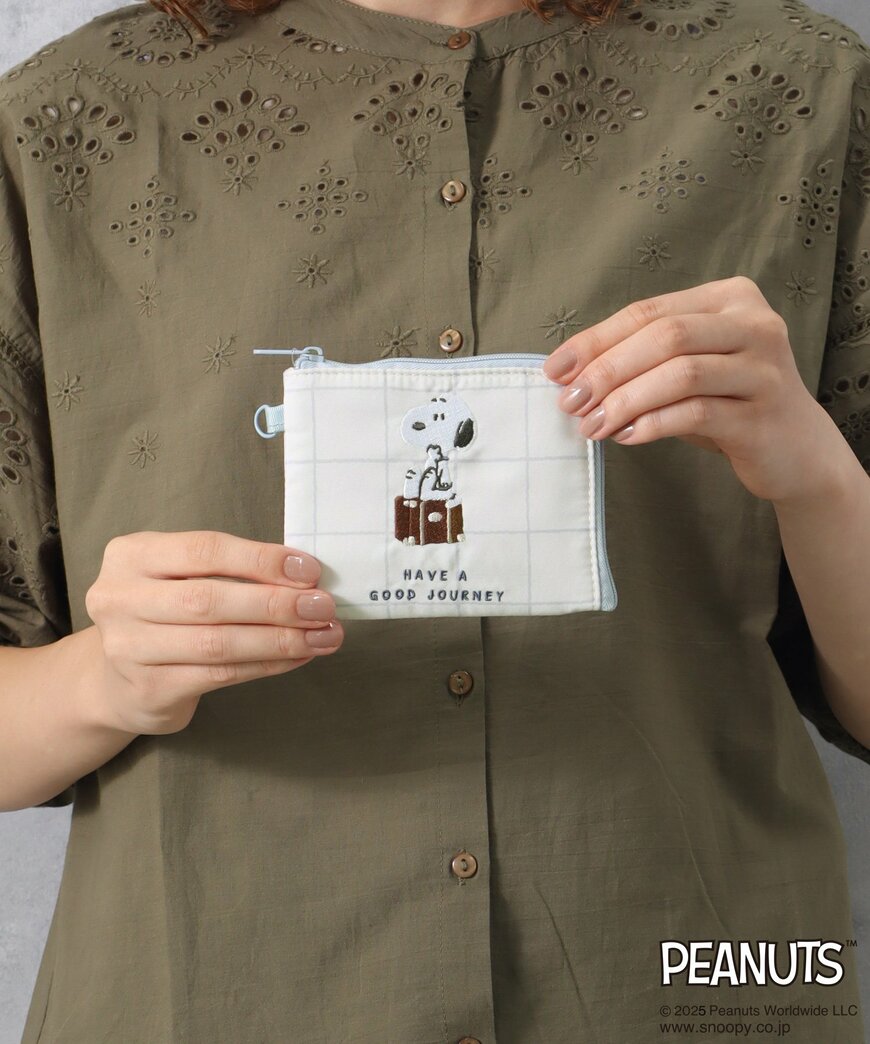 出所：ブルーエブルーエ公式 スヌーピーjourneyスリムマルチウォレット