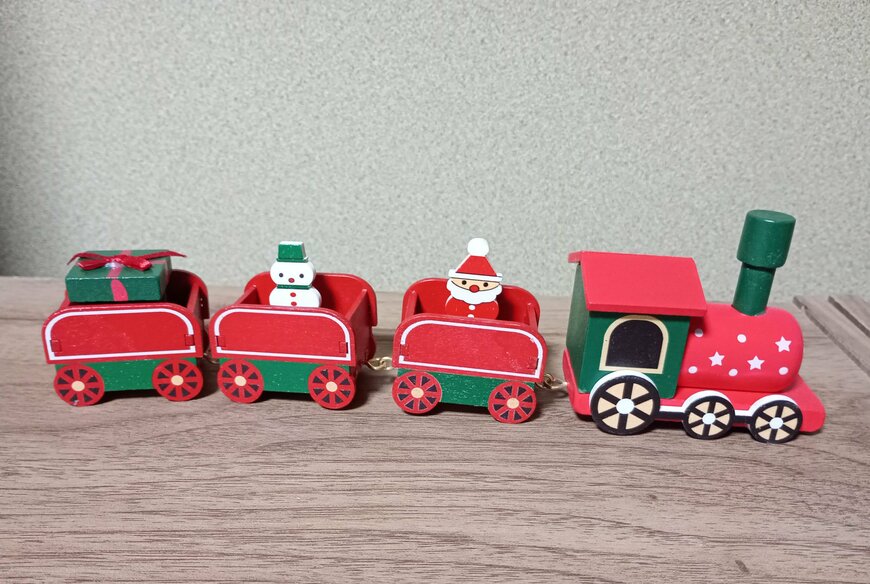 筆者撮影（ダイソー、クリスマス機関車（A））