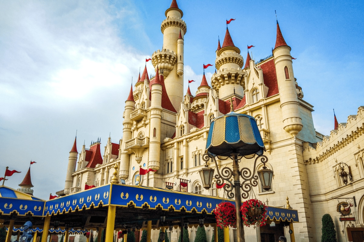 オリエンタルランドの株価はどうなるか「4割増収」2022年3月期Q3決算 LIMO くらしとお金の経済メディア