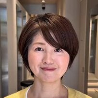 「ベリーショート」を希望の女性が印象チェンジ！上側にボリュームのあるショートへ