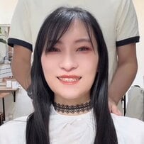 長年伸ばしたスーパーロングヘアの女性がばっさりカット→シルエットが美しいボブヘアに！