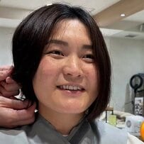 「乾かしたらもうセットされているのが理想」女性がショートでスッキリヘアにスタイルチェンジ