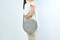 あの万博で見たやつ！　伸縮自在で持ち運びラクラクな「折りたたみ椅子」がすごい。イベントやアウトドアで活躍してくれそう！