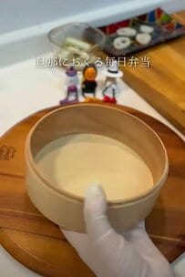 「蓮根の穴を活かすの最高！」夫に作る〈まんまるオムライス弁当〉ハロウィン風〈おかず〉が「怖可愛い！」と話題