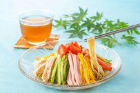 【年齢別・年金一覧表】60歳代・70歳代・80歳代「国民年金・厚生年金」の平均受給月額はいくら？