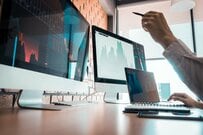 大学生でもはじめられる投資「株のはじめ方」を解説！「大学生が投資をはじめるメリットとデメリットとは」