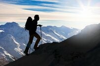 50代で「月25万円の不労所得」、投資FIREで厚生年金への依存から将来脱却する2つの方法と注意点