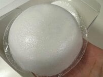 お葬式でもらった「香典返し」に疑問…　丸くて白い物体に謎が深まってしまう