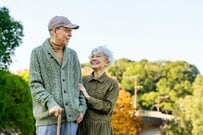 【申請しないともらえない！加給年金】もうすぐ65歳、年下の配偶者がいる世帯主は申請を。月いくら加算される？