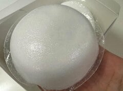 お葬式でもらった「香典返し」に疑問…　丸くて白い物体に謎が深まってしまう