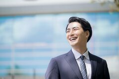 【平均年収一覧表】給与所得者全体の平均年収は478万円。年収600万円台の男性会社員「日本での割合」はどのくらい？