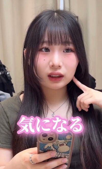悩みを打ち明ける様子