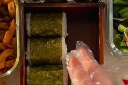 母が「高校生の娘に作る」俵おにぎり弁当　かわいい見た目とおいしそうなおかずが最高すぎる…