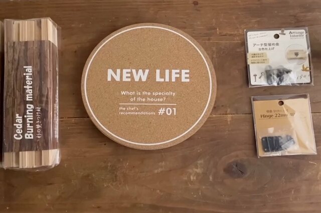 【100均DIY】セリアの〈杉の焚きつけ材・鍋敷き〉を使って、おしゃれな〈ブレッドケース〉が作れる！「可愛い」「センス良い」の声