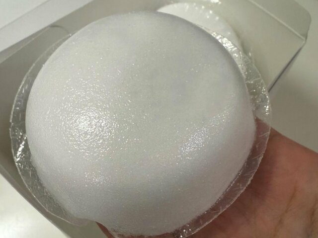 お葬式でもらった「香典返し」に疑問…　丸くて白い物体に謎が深まってしまう