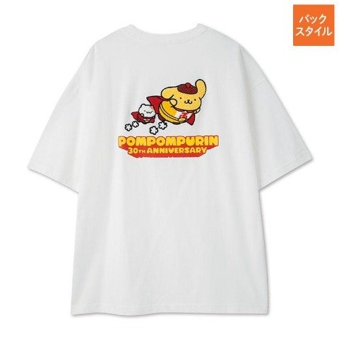 仲良しの「マフィン」と一緒に空を飛んでいるプリンの姿