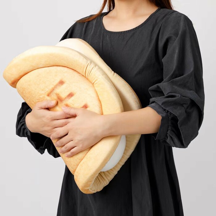表面には焼き色や「WAFFLE」の文字まで再現されています