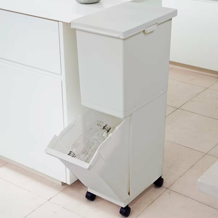 全体の容量は約55Lで、上段に約32L、下段に約23Lを確保したタイプ
